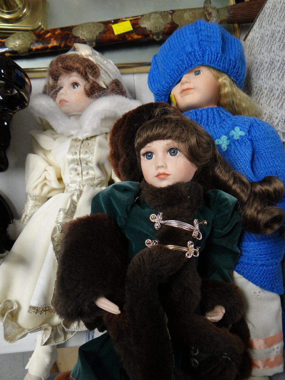 A collection of nine boxed & loose collector's dolls including Franklin Mint Heirloom Dolls - Image 7 of 9