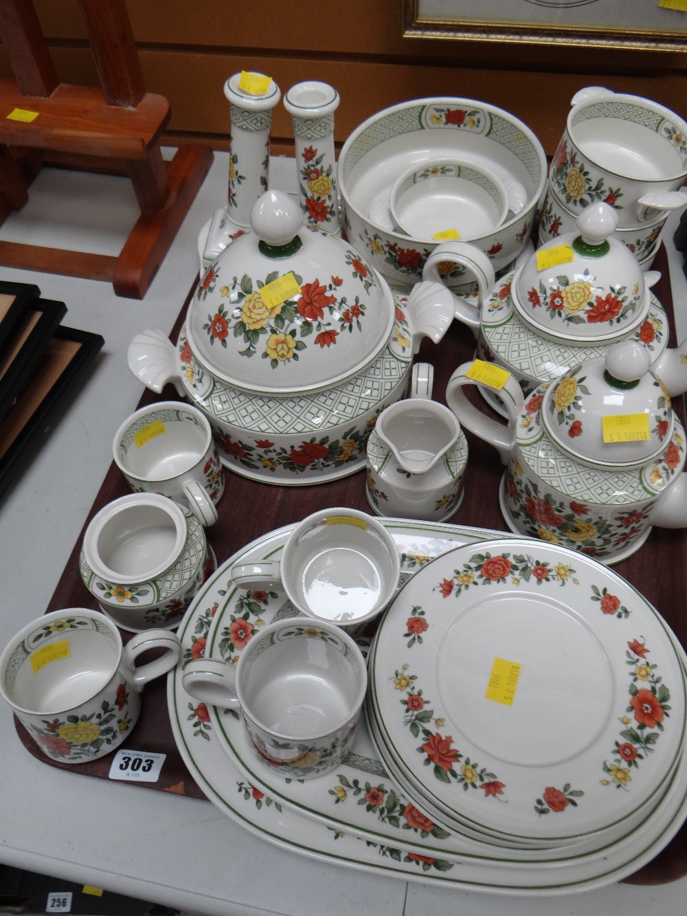A quantity of Villeroy & Boch 'Summer Day' patterned dinner & teaware - Image 2 of 3