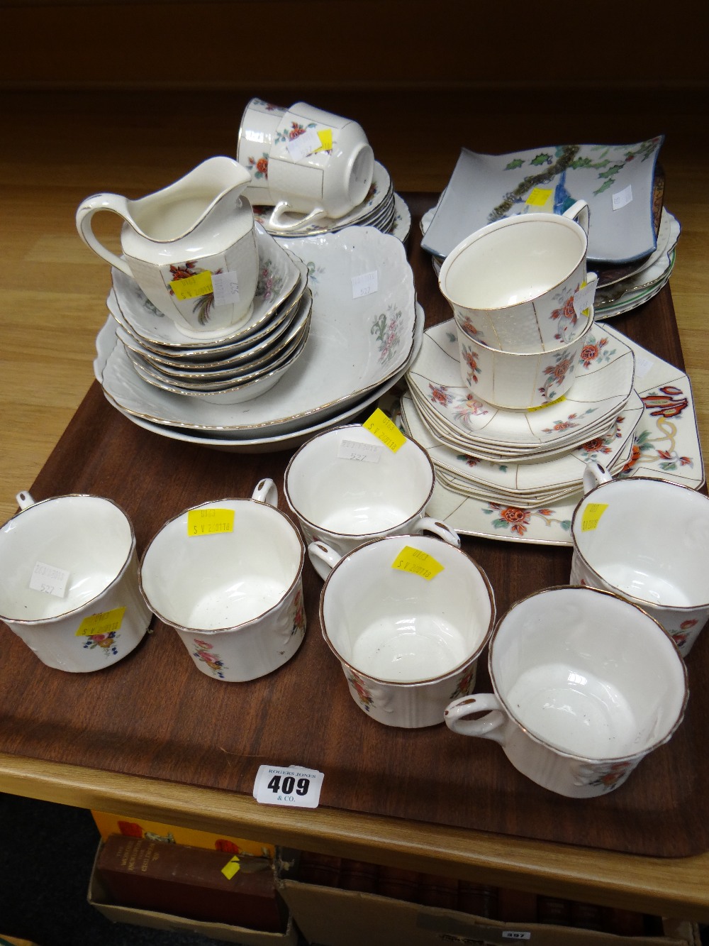 A tray of various vintage teaware etc