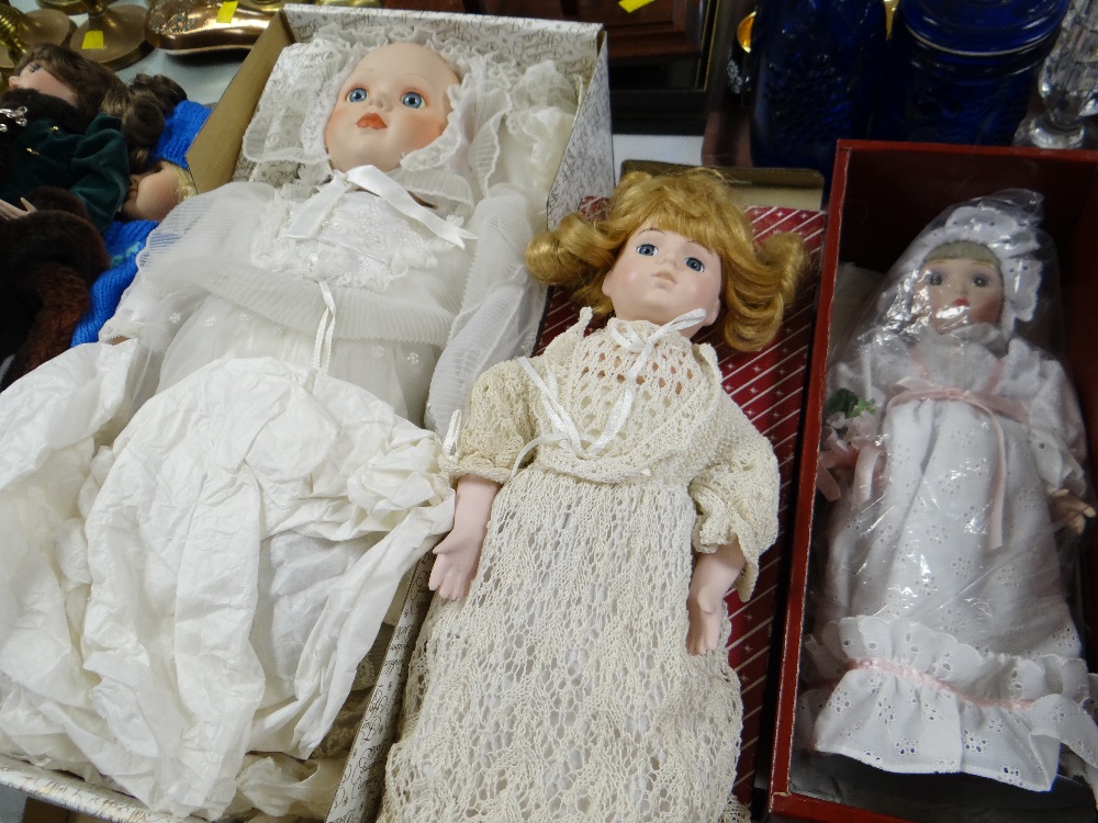 A collection of nine boxed & loose collector's dolls including Franklin Mint Heirloom Dolls - Image 6 of 9