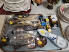 Tray of various loose flatware, cased spoons, Wade tortoises etc