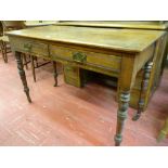 AN EDWARDIAN MAHOGANY TWO TIER SIDE TABLE having twin frieze drawers on turned and block supports