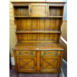 A VINTAGE OAK DRESSER SIDEBOARD, the top with centre cupboard doors and flanking shelves with