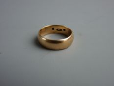 A RUSSIAN FOURTEEN CARAT GOLD WEDDING BAND, ring size 'R', 6 grms, pre-revolutionary marks