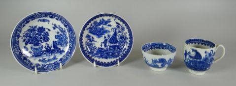 FOUR ITEMS OF FIRST PERIOD WORCESTER with blue chinoiserie decoration and comprising, cup, tea-