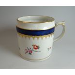 A RARE LATE EIGHTEENTH CENTURY PINXTON POTTERY TANKARD decorated with sprigs of flowers, possibly by