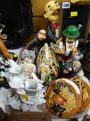 A tray of various ceramic & other figures