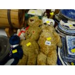 Parcel of various vintage teddy bears