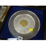 A cased wall mounted hallmarked silver & gilt medallion Queen's Silver Jubilee wall plate produced