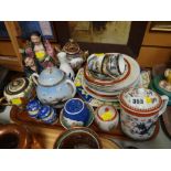 A tray of various modern decorated Chinese items including plates, covered pots, potpourri etc