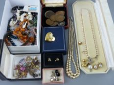 Quantity of collectable jewellery and coinage including a nine carat gold Star of David pendant