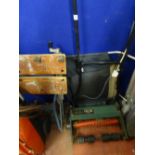 Black & Decker GD310 lawn raker and a Workmate bench E/T