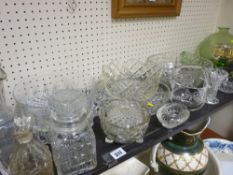 Good quantity of vintage and later table and drinking glassware