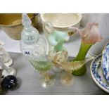 Quantity of decorative vintage glassware