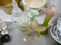 Quantity of decorative vintage glassware