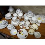 Mixed quantity of china teaware