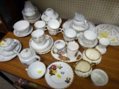 Mixed quantity of china teaware