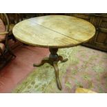 A GEORGIAN OAK TILT TOP TRIPOD TABLE, 70 cms high, 83 cms diameter top