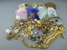 Quantity of vintage costume jewellery