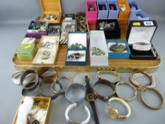 Good selection of vintage costume jewellery and other collectables
