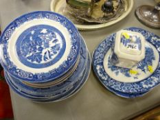 Parcel of blue and white Willow pattern dinnerware
