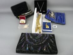 Tray of mixed jewellery including yellow metal mineral pendant, evening purse and cased geometry