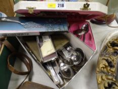 Parcel of cased and loose cutlery