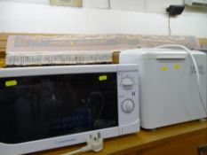Cookworks microwave oven and an Hinari Homebaker bread machine E/T