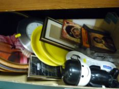 Mixed box of collectables including Homepride 'Fred' figure and spoon