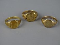 Three nine carat gold gent's signet rings, 13.7 grms