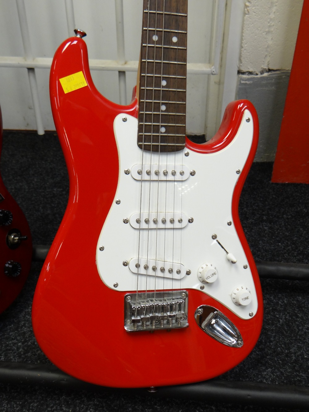A replica Fender Squire mini electric guitar - Image 2 of 5
