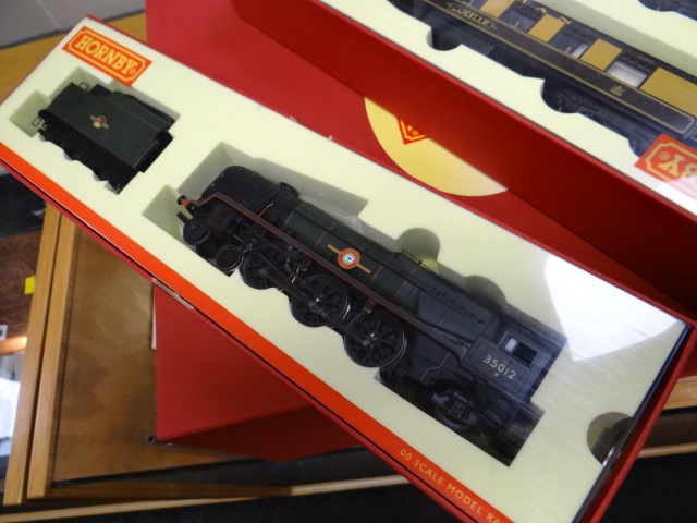 Boxed Hornby R1038 'Orient Express' set - Image 3 of 6