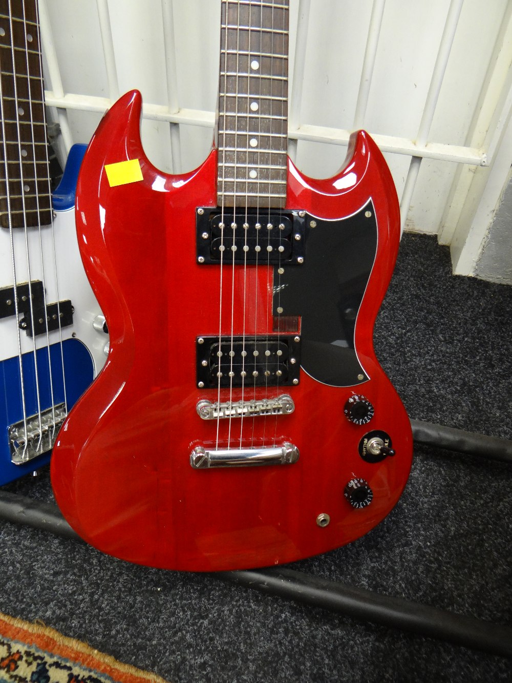 A replica Epiphone electric guitar - Image 2 of 5
