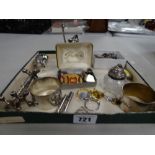 A tray of various silver plated & silver items including jewellery, badges, small scent bottle,