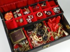 Jewellery box containing costume jewellery, badges, commemorative crowns etc