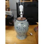 A blue & white Chinese ceramic table lamp