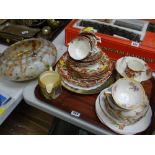 Parcel of vintage teaware & a mottled glass light shade