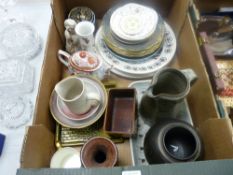 Box containing parcel of mixed pottery and china to include set of George Jones & Sons plates