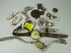 A small parcel of jewellery including a 9ct gold cased ladies watch, 9ct horseshoe brooch, another