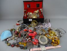 Mixed collection of antique and vintage jewellery