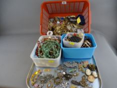 Good varied quantity of vintage gold, silver and costume jewellery