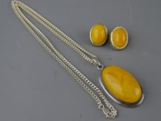 A 925 SILVER LINK NECK CHAIN, 21 grms with large oval cabochon milky amber stone, approximately 4.
