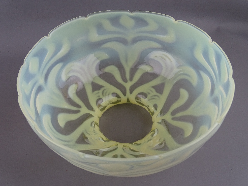 AN ART NOUVEAU VASELINE GLASS SHADE, 14 cms high, 24.5 cms diameter maximum - Image 4 of 4