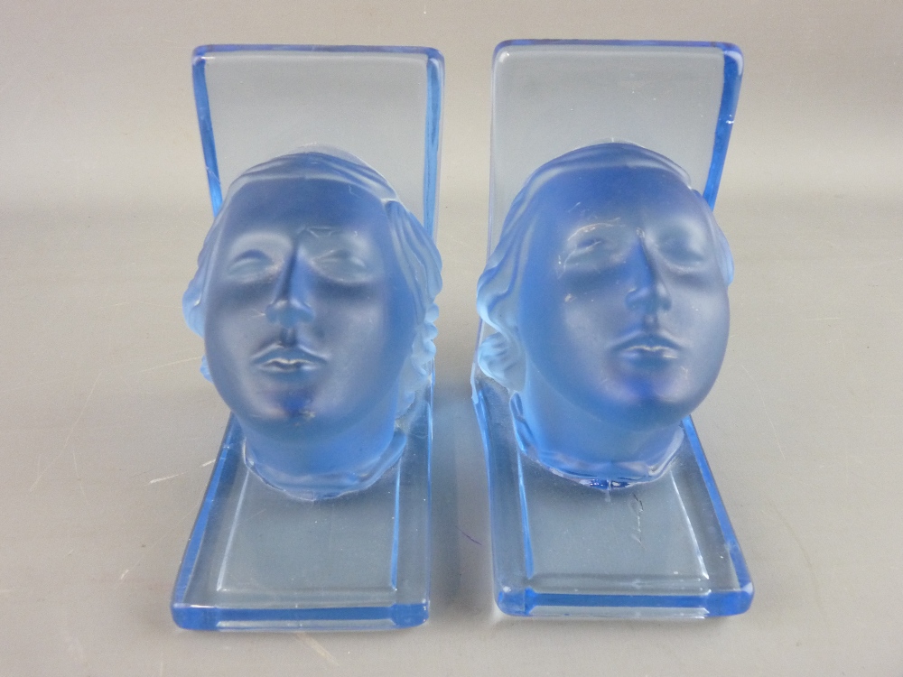 A PAIR OF ART DECO BLUE FROSTED & CLEAR GLASS HEAD BOOKENDS, 13 cms high (one chip to base) - Image 4 of 4