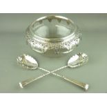 A PAIR OF HALLMARKED SALAD SERVERS, 7.1 troy ozs and a glass serving bowl with embossed collar and