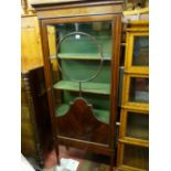 A CIRCA 1900 INLAID MAHOGANY SINGLE DOOR DISPLAY CABINET, 175 cms high, 75 cms wide, 32 cms deep