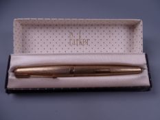 Vintage Parker 61 nine carat gold fountain pen with engine-turned decoration (boxed but not