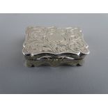 AN OBLONG SILVER VINAIGRETTE with shaped rim and scrolled decoration, grill missing, 10 grms,