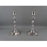 A PAIR OF ELKINGTON & CO CLASSICALLY STYLED ELECTROPLATE CANDLESTICKS with removable sconces, 30 cms