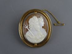 A FINE CAMEO OVAL SWIVEL BROOCH, unmarked gold having classical male and female figurines of the sea